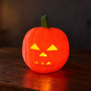 Citrouille lumineuse d’Halloween orange de 15 cm, éclairée par une bougie LED, vue de face