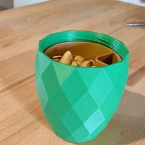 Pot à pistaches imprimé en 3D, ouvert, avec compartiment récupérateur de coques.